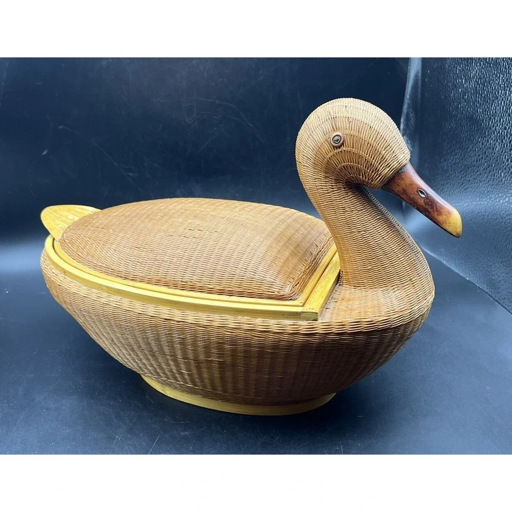 Vtg Woven Rattan Duck Basket w Lid Chinese Shanghai Rare ZheJiang Handicrafts